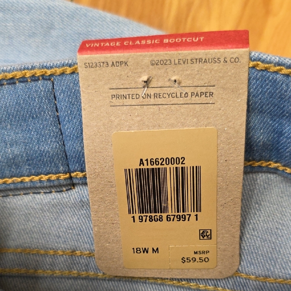 Levi's Size 18W Vintage Classic Bootcut Jeans Mid-Rise Distressed Light Wash NEW - Picture 5 of 15